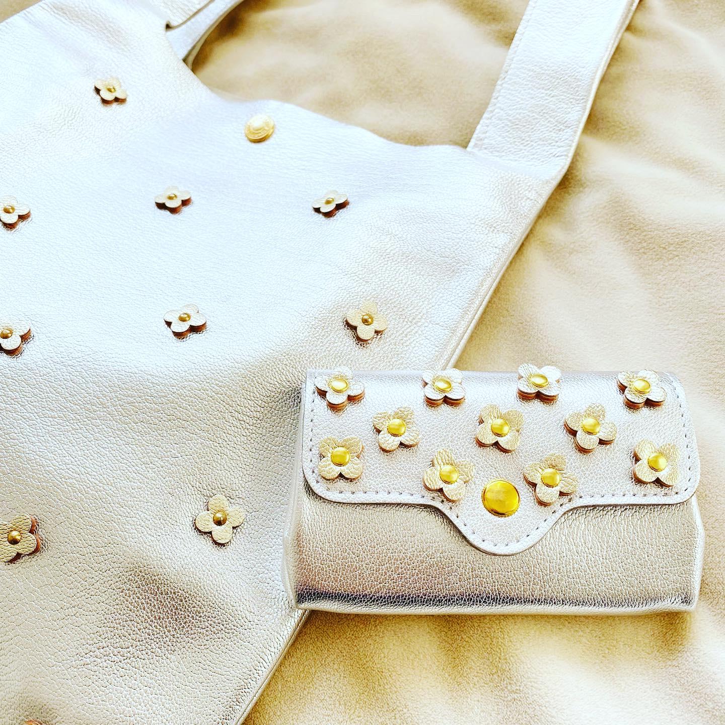 【超お買得セット】通常価格¥26,950→¥22,000マルシェバッグ&コインケース(BAGシルバー花色ゴールド）