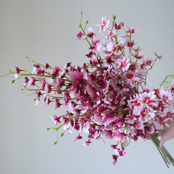 オンシジュームクラッチブーケ♡ シングルブーケ アーティフィシャルフラワー ウェディングブーケ 誕生日