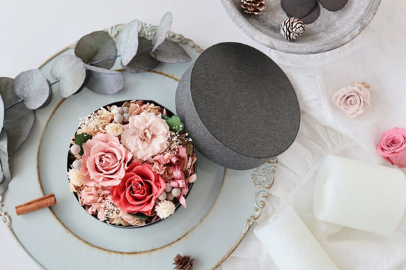 絵画のようなフラワーボックス ピンク 母の日 カーネーション 退職祝い 結婚祝い 誕生日 ローズ 6枚目の画像