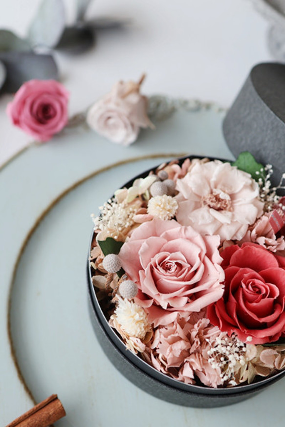 絵画のようなフラワーボックス ピンク 母の日 カーネーション 退職祝い 結婚祝い 誕生日 ローズ 3枚目の画像