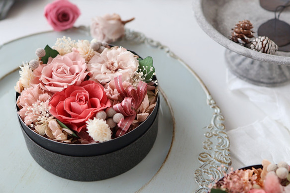 絵画のようなフラワーボックス ピンク 母の日 カーネーション 退職祝い 結婚祝い 誕生日 ローズ 4枚目の画像