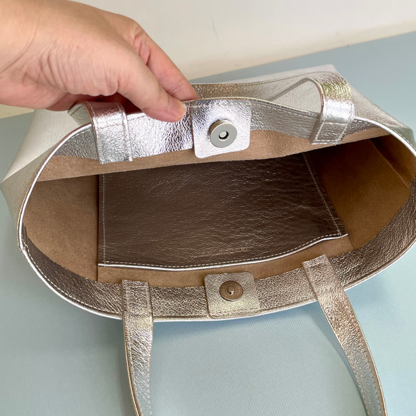 ピッグスキンの小さなトートバッグ　 ゴールド・シルバー 17枚目の画像