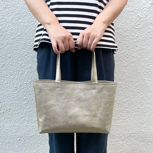 ピッグスキンの小さなトートバッグ　 ゴールド・シルバー 9枚目の画像