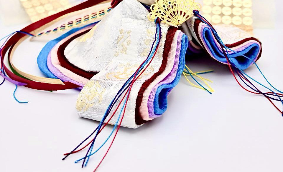 314 ひなまつり 小さな着せ替えお着物〈お姫様〉 十二単 銀地に金華紋様 縮緬紺碧かさね