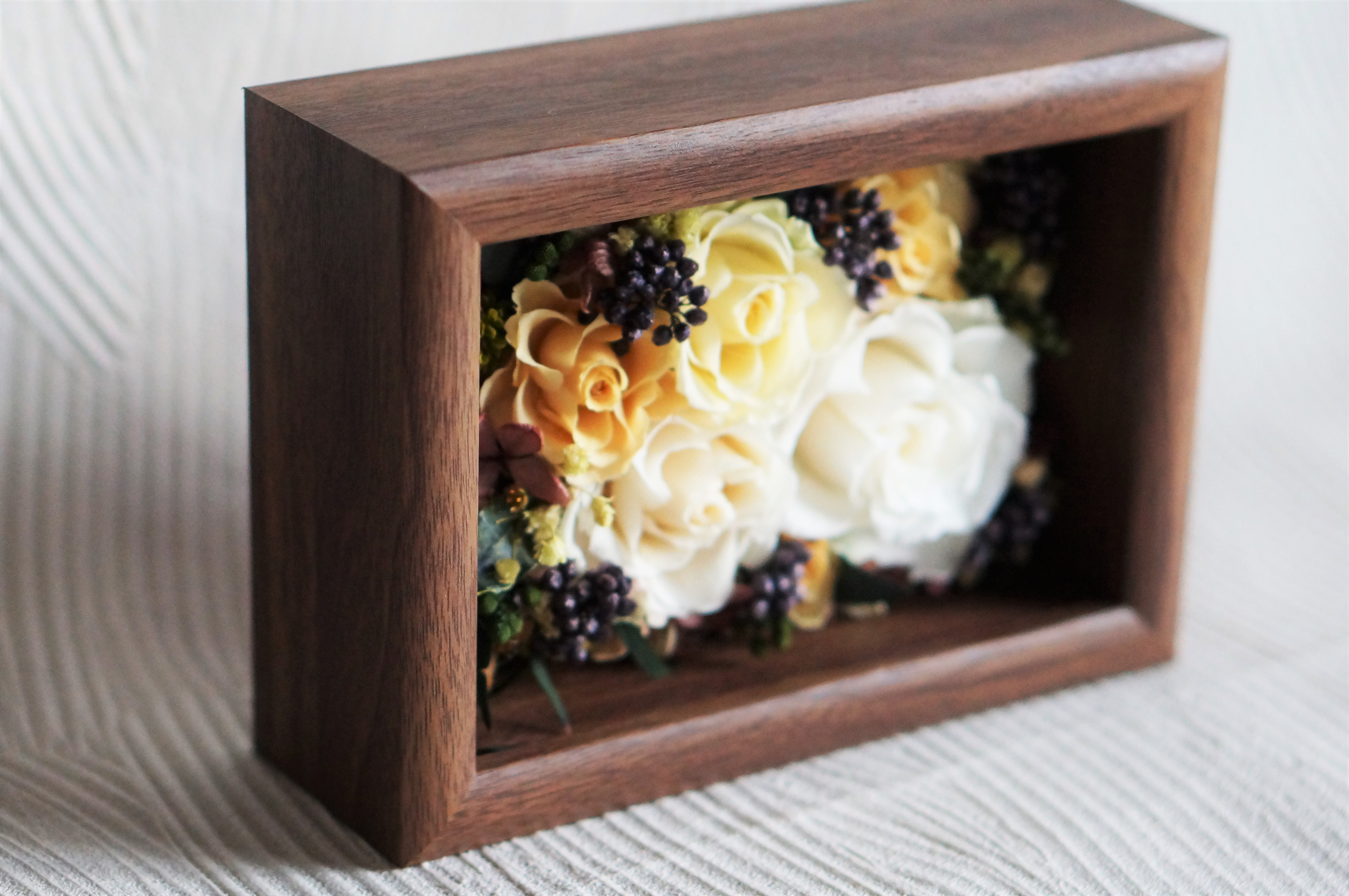 プリザーブドフラワー母の日ギフト(いつもありがとう）/結婚祝い＊記念日＊退職祝い＊額アレンジ・　エメライン