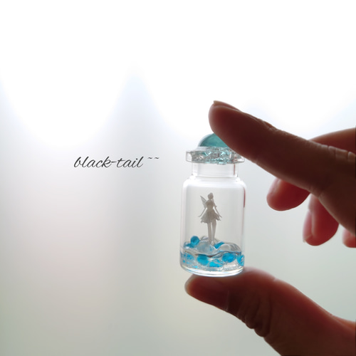 小瓶の中の妖精＊魔法の小瓶 立体・オブジェ black-tail 通販