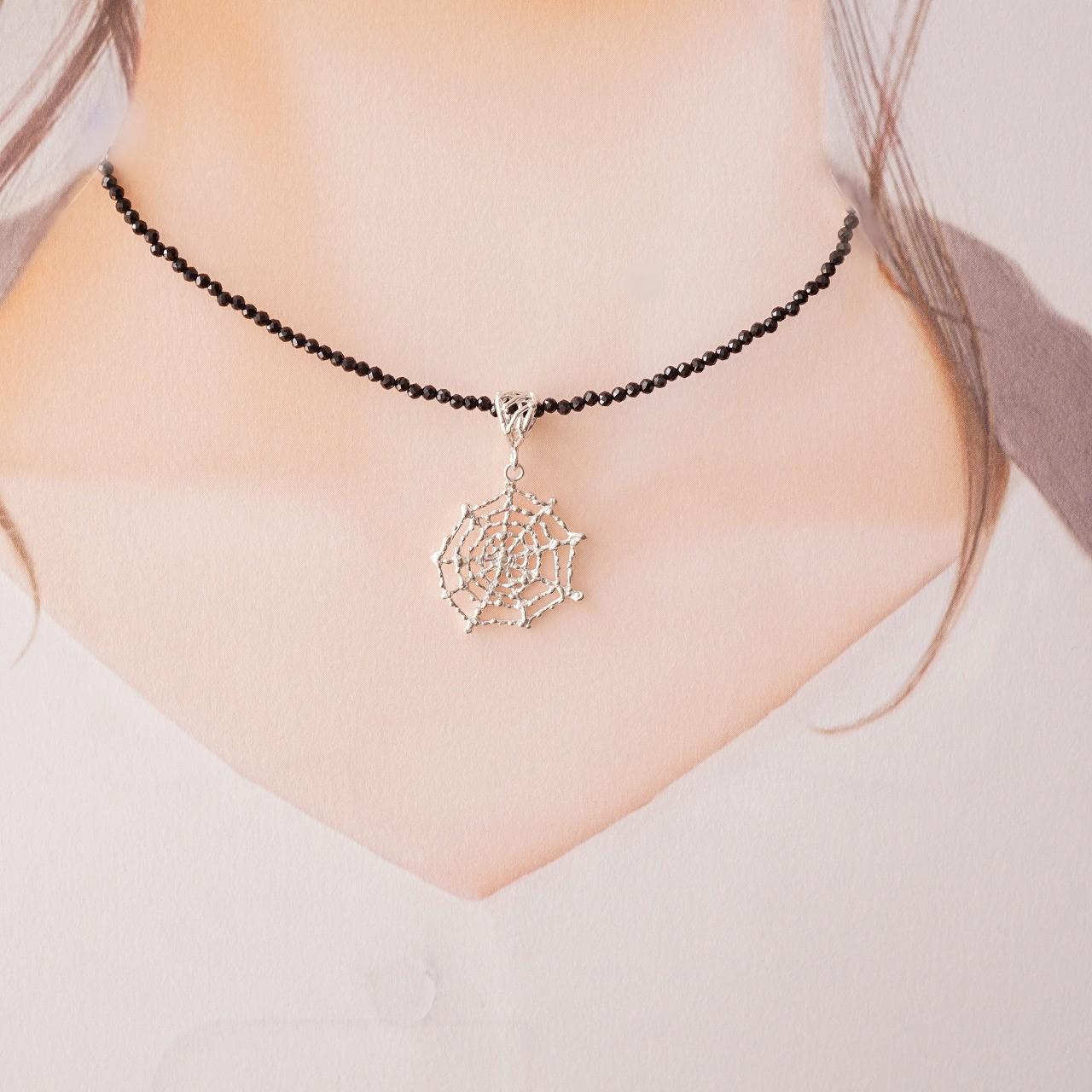 silver  クモの巣のトップ