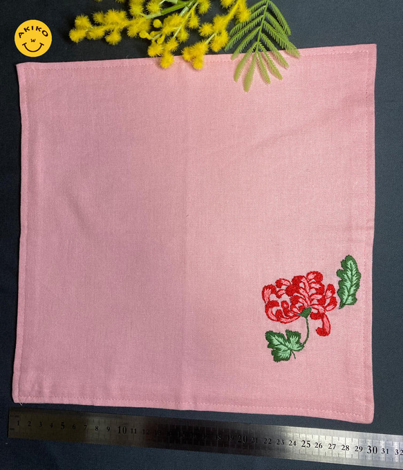 リネン手刺繍ハンカチ「おおぎく（大菊）」30cm×30cm 「ピンク」 6枚目の画像