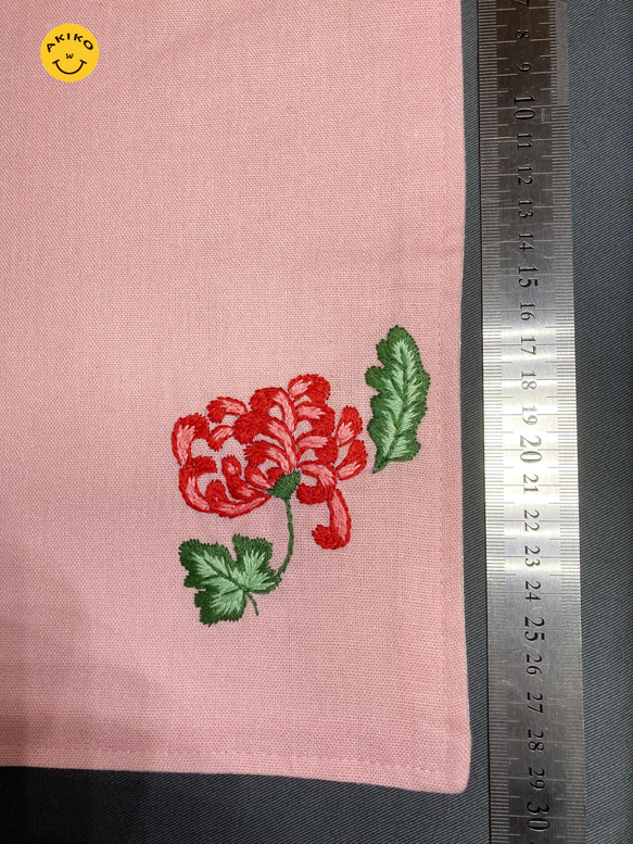 リネン手刺繍ハンカチ「おおぎく（大菊）」30cm×30cm 「ピンク」 3枚目の画像