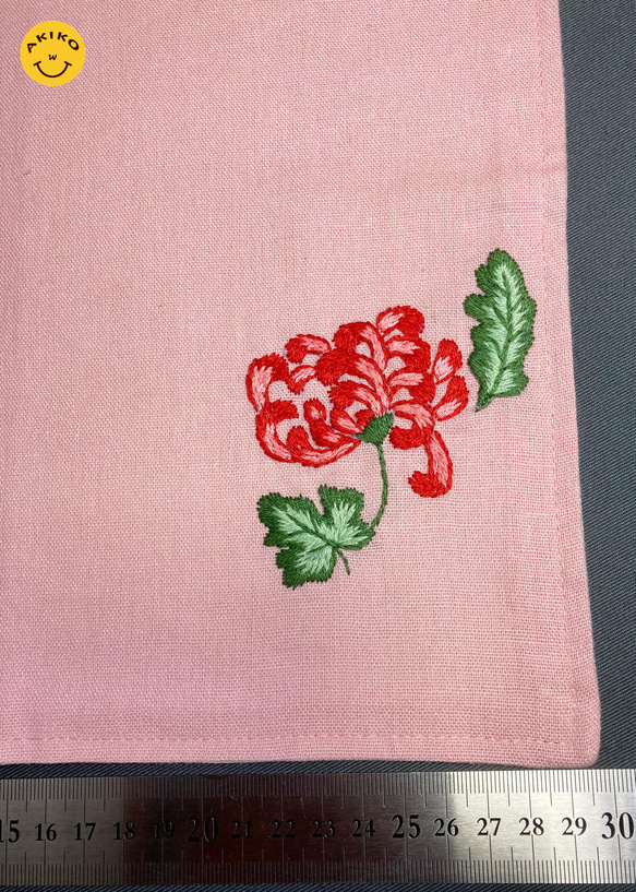 リネン手刺繍ハンカチ「おおぎく（大菊）」30cm×30cm 「ピンク」 5枚目の画像