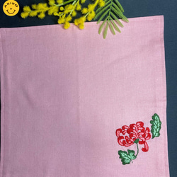 リネン手刺繍ハンカチ「おおぎく（大菊）」30cm×30cm 「ピンク」 2枚目の画像