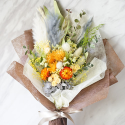 【敬老の日・誕生日・ギフト】Olivia オレンジのドライフラワー花束　スワッグ　2way 韓国風ラッピング　 8枚目の画像