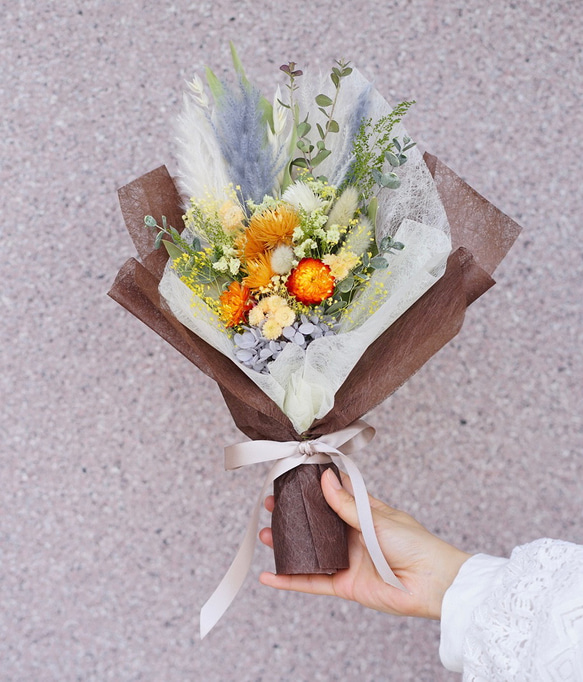 【敬老の日・誕生日・ギフト】Olivia オレンジのドライフラワー花束　スワッグ　2way 韓国風ラッピング　 2枚目の画像