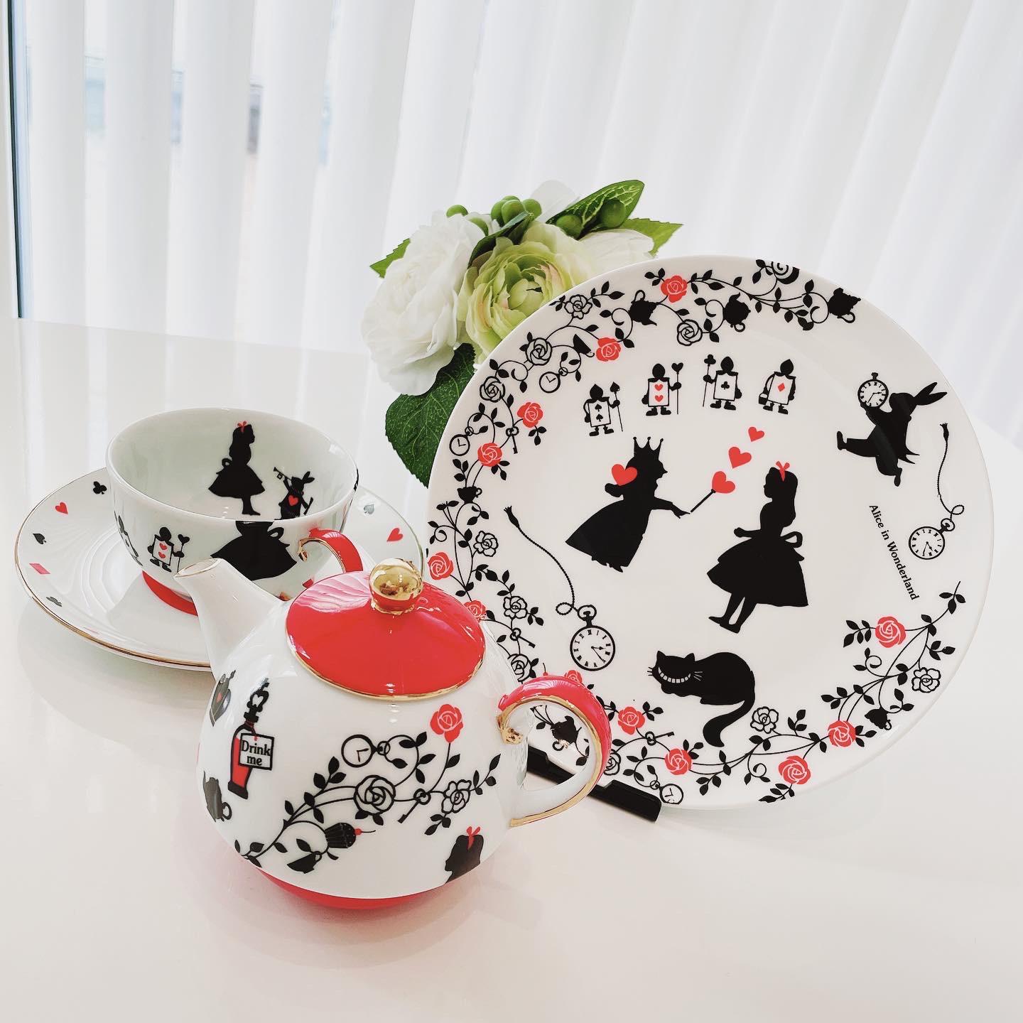 【再販】不思議の国のティーセット❤︎ ハートの小皿付き 再販】不思議の国のティーセット❤︎ ハートの小皿付き 【公式通販】