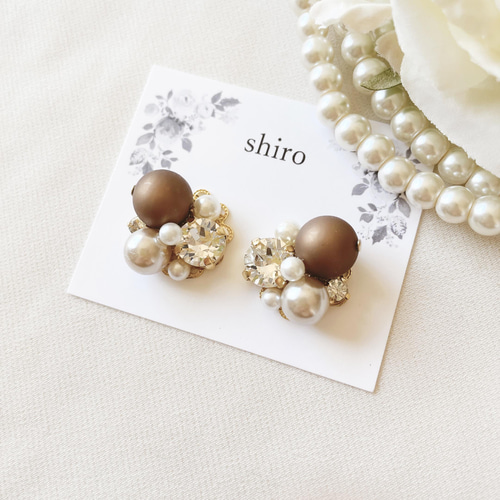 結婚式に】シックなブラウンパールとクリスタルのビジューピアス