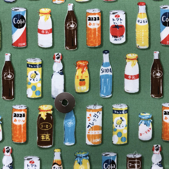 100×50】懐かしい缶ジュース・瓶ドリンク柄 オックス生地（モス