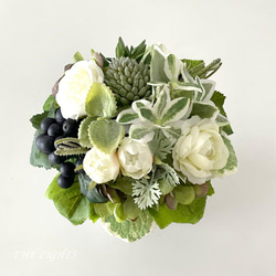 [完売しました]白い花と多肉植物のグリーンインテリア｜白と緑のフェイクグリーンアレンジ 9枚目の画像