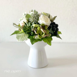 [完売しました]白い花と多肉植物のグリーンインテリア｜白と緑のフェイクグリーンアレンジ 5枚目の画像