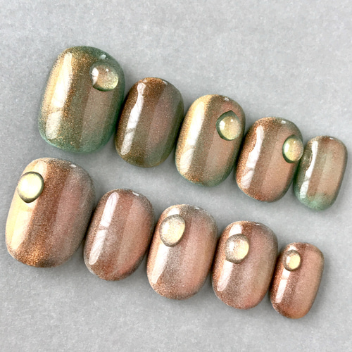 ブラウングリーンマグネットネイル ニュアンスネイル シンプル 茶色緑