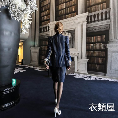 未使用品 スマイルランド レディーススーツ(ネイビーストライプ)38号タグ付き 未使用品 スマイルランド レディーススーツ(ネイビーストライプ