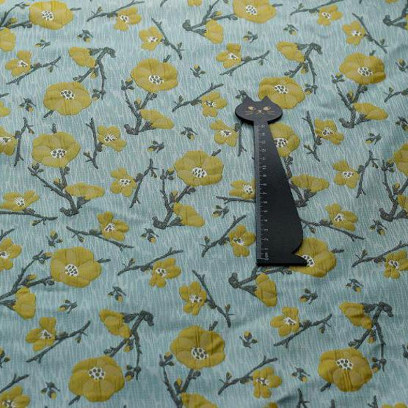 黄色い梅花柄 シワ加工 ジャカード織りの生地 [2723] 2枚目の画像
