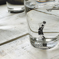【名入れ／バスケ】臨場感あふれるスポーツのイラストが熱い！／がぶ飲み部活　タンブラー　バスケ／AN807-B 12枚目の画像