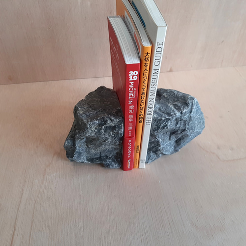 ぶった切りブックエンド』 黒グリ石のブックエンド 7 本棚・絵本棚
