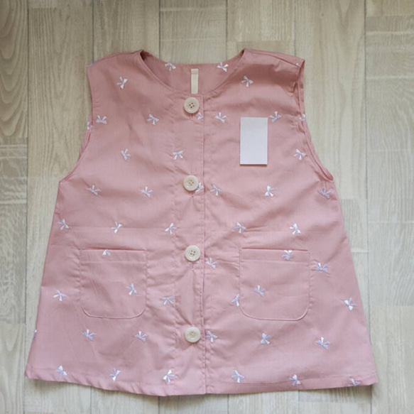 【数量限定価格】80～130size リボン刺繍 ピンク 総柄 前ボタン 袖なしスモック 5枚目の画像