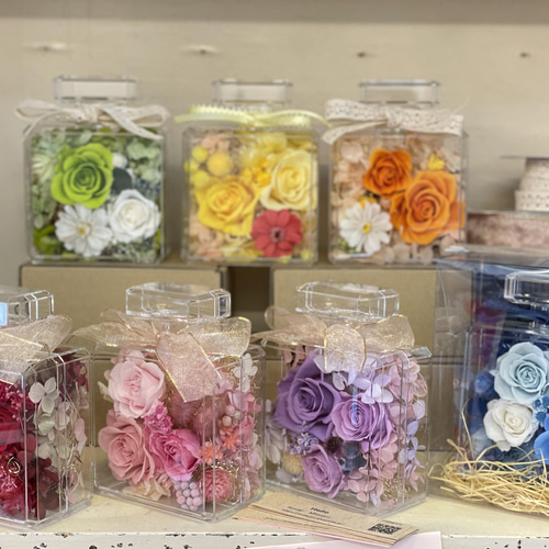 透明感溢れるアクリル樹脂香水ボトル✨プリザーブドフラワの薔薇