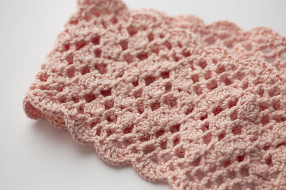 春色ベビーピンクのコットンで透かし編みのカチューム（ヘアバンド）。ゴムで長さ調整可能。短くしてキッズにも○ 5枚目の画像