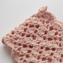 春色ベビーピンクのコットンで透かし編みのカチューム（ヘアバンド）。ゴムで長さ調整可能。短くしてキッズにも○ 4枚目の画像