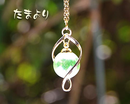 (珍品) ウランガラスのネックレス 珍品) ウランガラスのネックレス