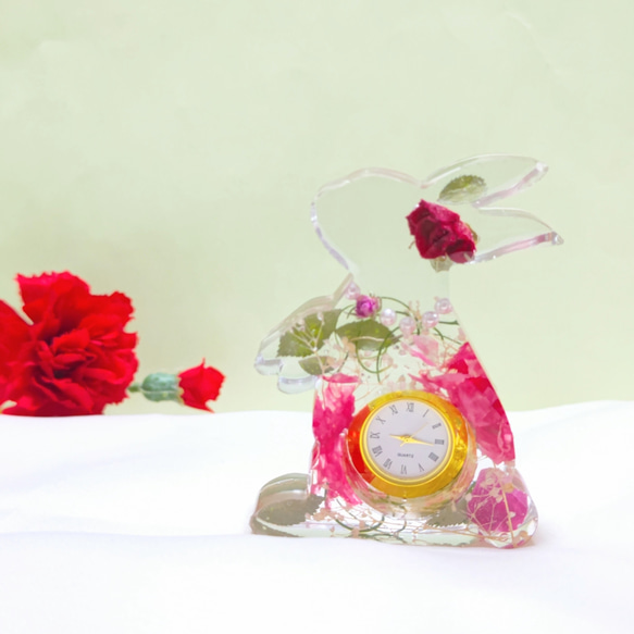 薔薇、カーネーションの　うさぎ時計　2種から選択　<薔薇の香りつき>　母の日対応 3枚目の画像