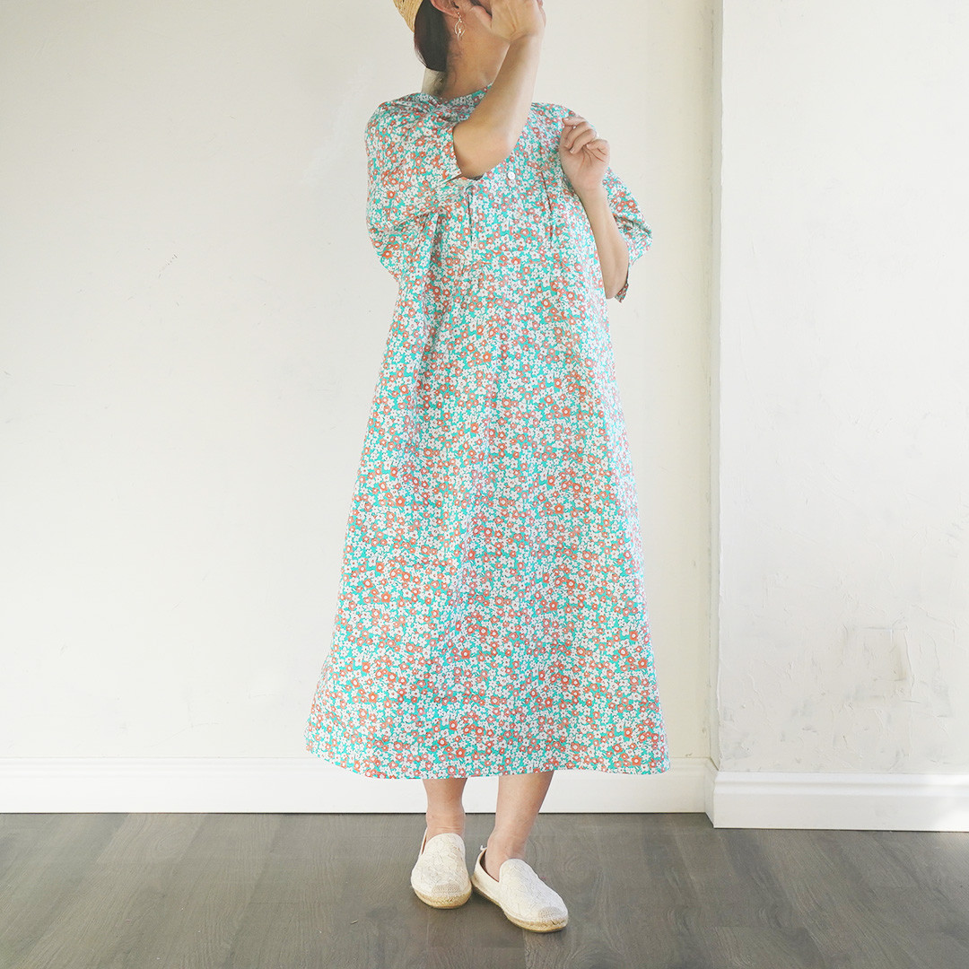 コットンフラワープリントのリラックスワンピース 5分袖　オレンジミント