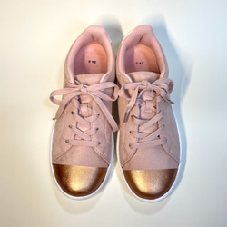非常輕便！麂皮雙色運動鞋（淺粉色 x 古銅色）23.0〜24.0cm 第2張的照片