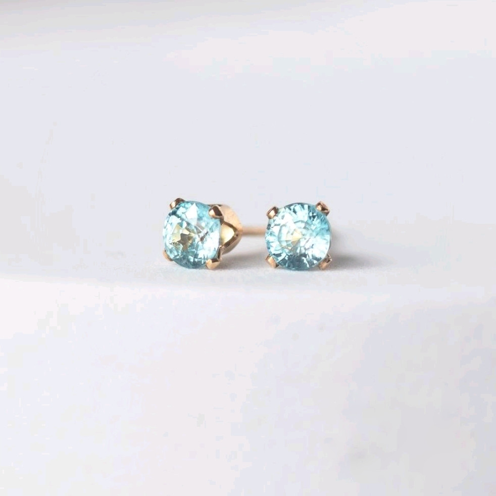 【再販】『平和』ブルージルコン ピアス◇12月誕生石【ステンレス/14kgf】金属アレルギー対応◇青◇天然石◇宝石カット