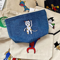 【巨匠動物園】招き猫刺繍ポーチ 1枚目の画像