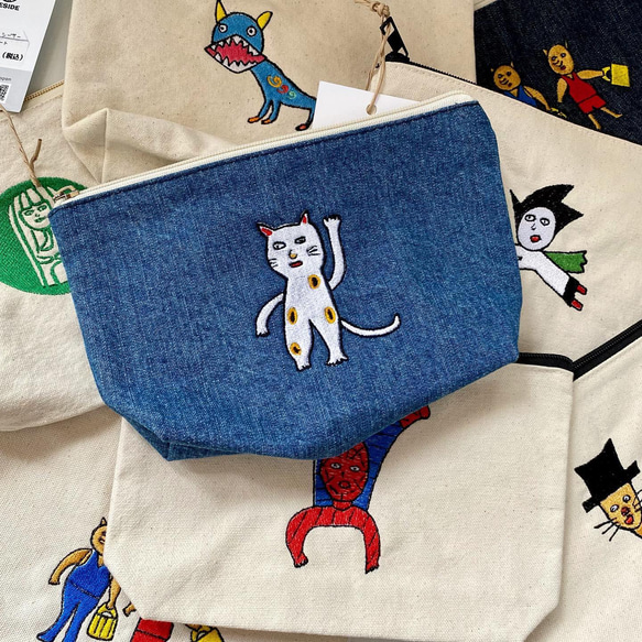 【巨匠動物園】招き猫刺繍ポーチ 1枚目の画像