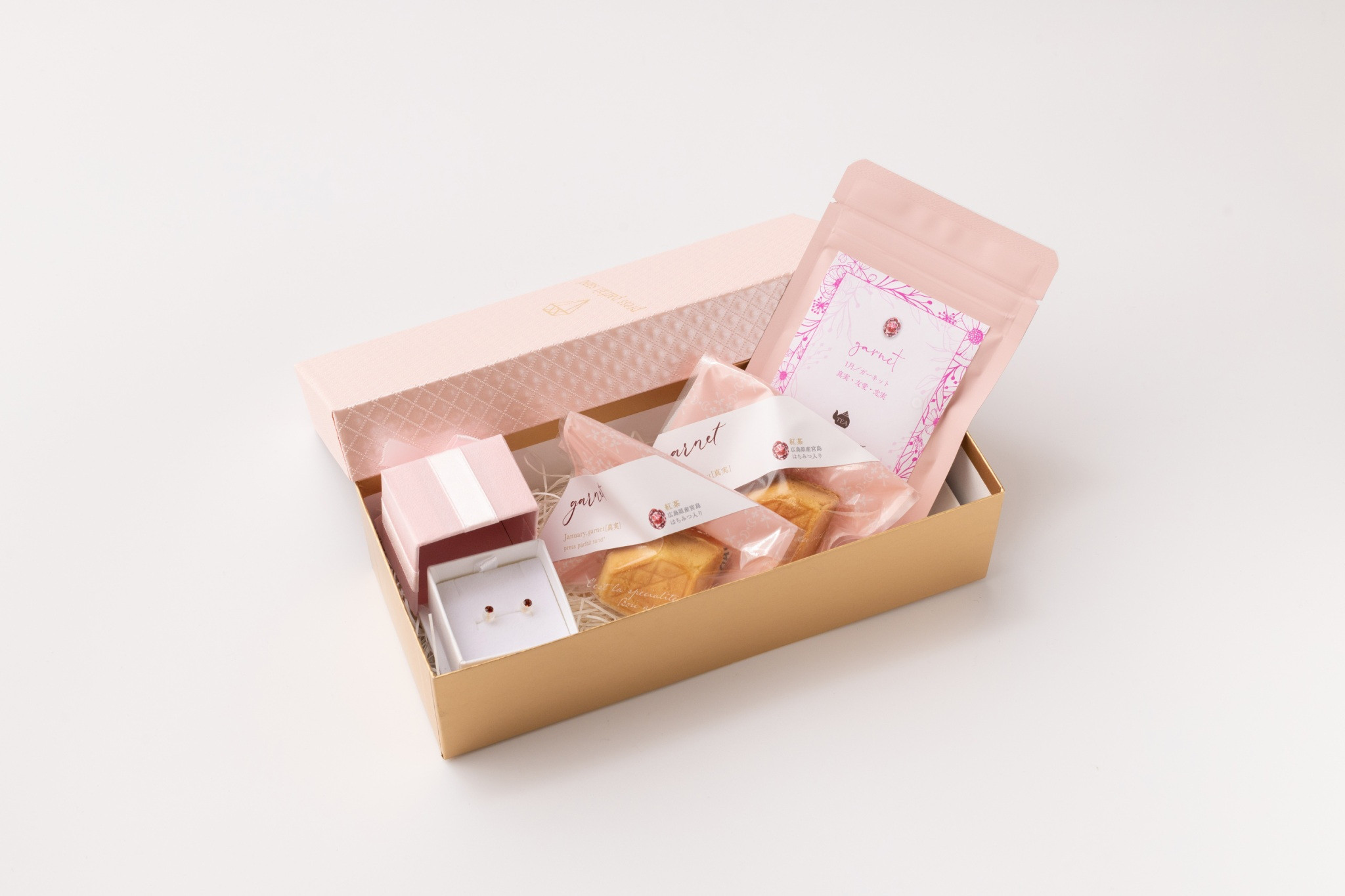 【誕生日・記念日のお祝い】1月 ピアス・プレスパフェサンド・紅茶セット