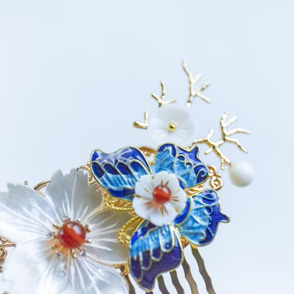 白蝶貝シェルフラワーと七宝焼蝶のヘアコーム　ヘアアクセサリー　髪飾り 7枚目の画像