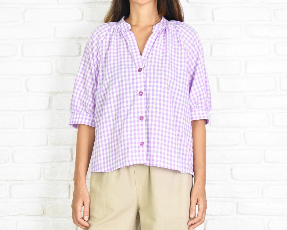 【再販】ギンガムチェック柄ふんわり袖のスキッパーブラウス　パープル