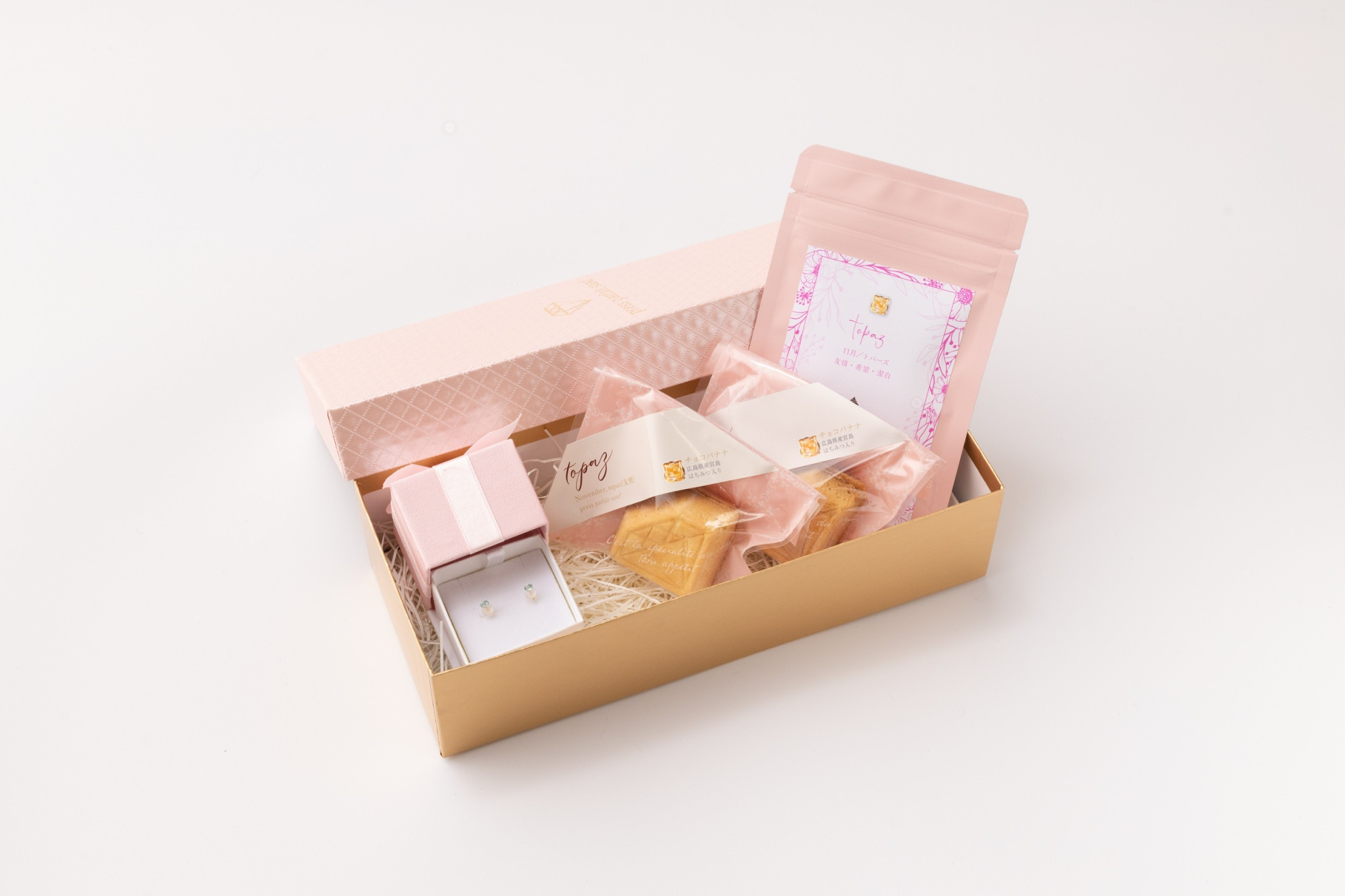 【誕生日・記念日のお祝い】11月 ピアス・プレスパフェサンド・紅茶セット