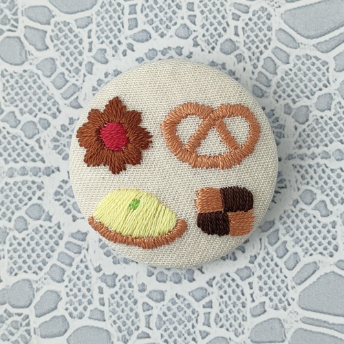 【クッキー】※ブローチ無し スイーツモチーフ☆クッキー刺繍のブローチ(3点set) ブローチ