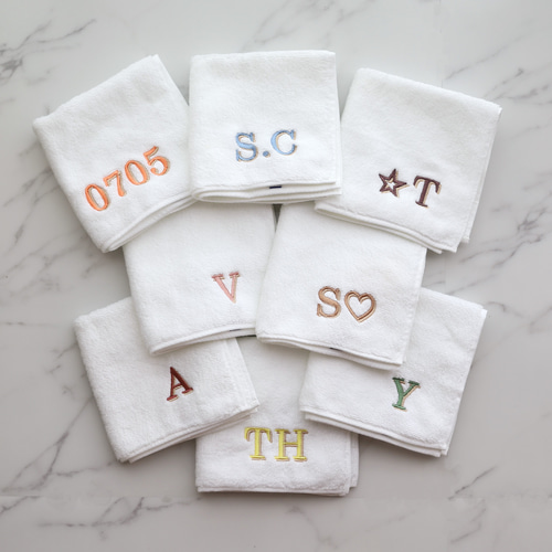 イニシャル刺繍 ハンドタオル ハンカチ 名前入れ 文字入れ モノトーン  