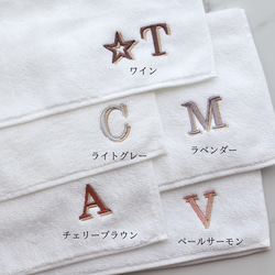 イニシャル刺繍 ハンドタオル  ハンカチ  名前入れ 文字入れ モノトーン くすみカラー シンプル オーダーメイド 3枚目の画像