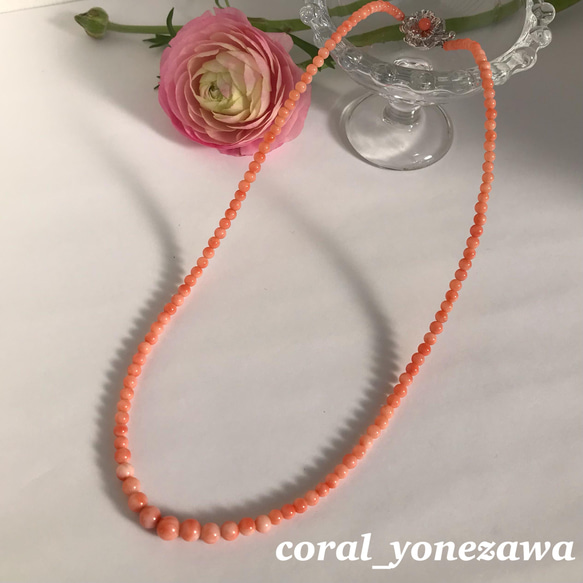 少し長めの約46cmピンク珊瑚玉ネックレス・シンプルで優しい春色　R40409 1枚目の画像