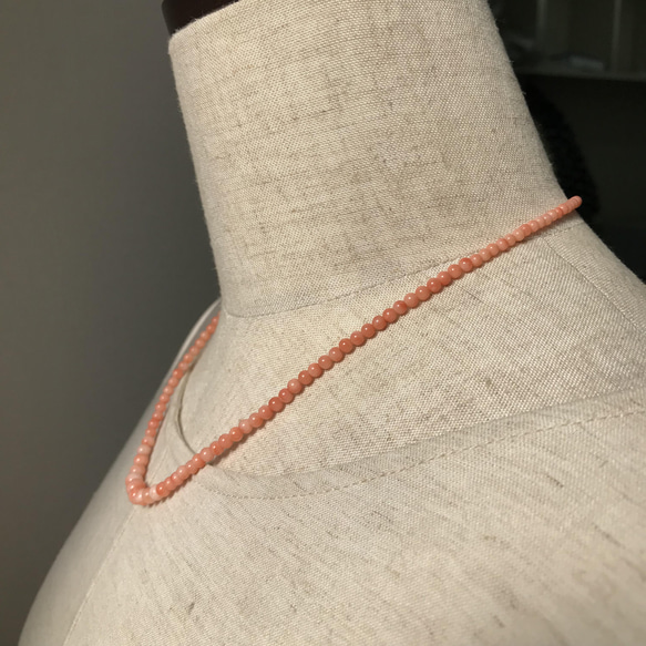 少し長めの約46cmピンク珊瑚玉ネックレス・シンプルで優しい春色　R40409 7枚目の画像