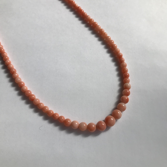少し長めの約46cmピンク珊瑚玉ネックレス・シンプルで優しい春色　R40409 18枚目の画像