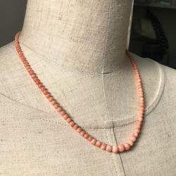 少し長めの約46cmピンク珊瑚玉ネックレス・シンプルで優しい春色　R40409 6枚目の画像