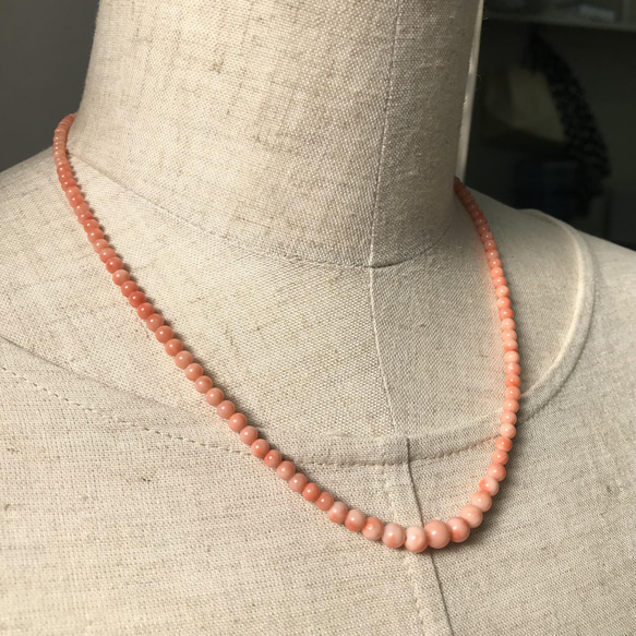 少し長めの約46cmピンク珊瑚玉ネックレス・シンプルで優しい春色　R40409 6枚目の画像